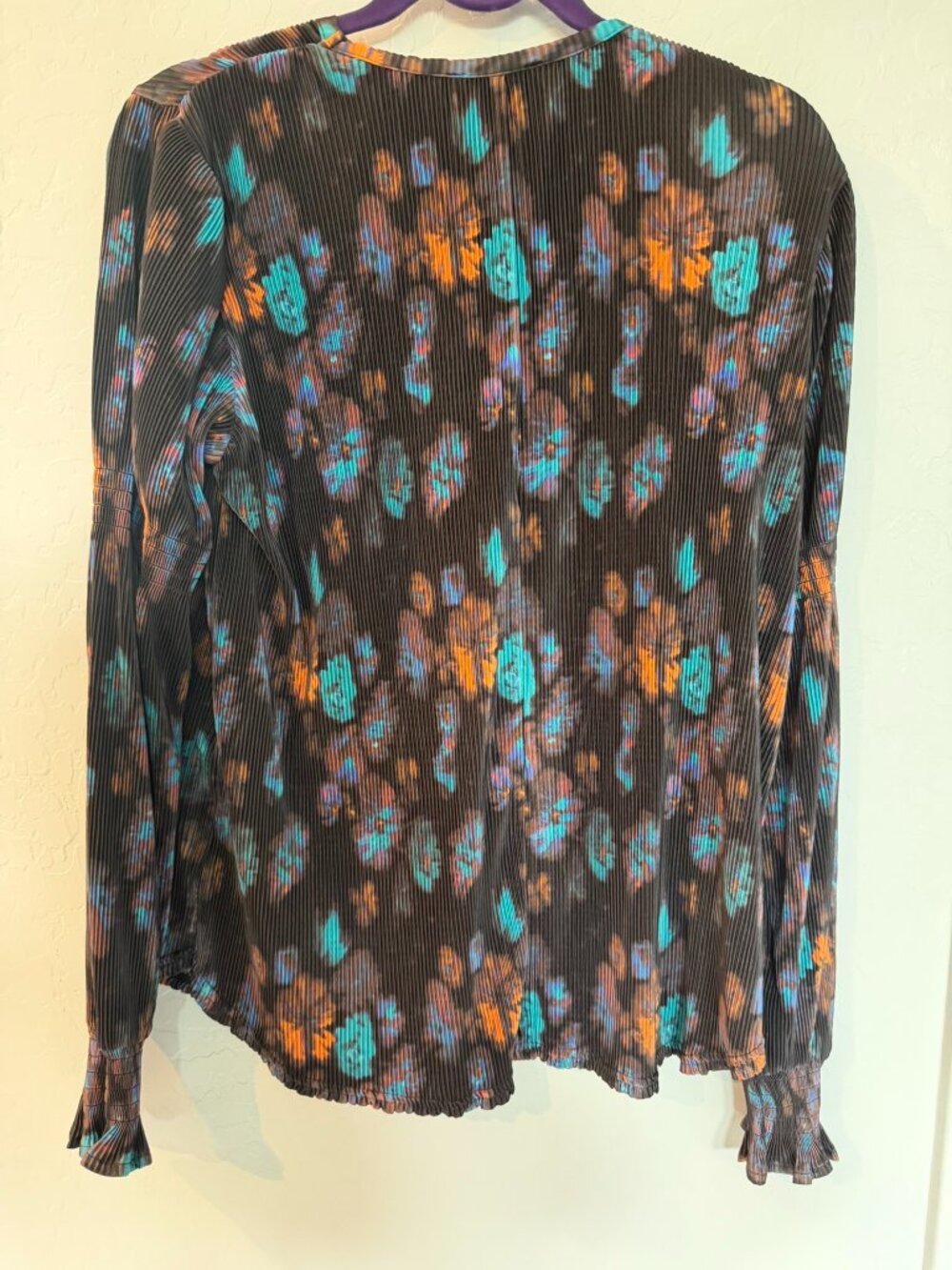 DG2 by Diane Gilman Pleated Floral Blouse Size Large | V-Neck Smocked Sleeve Top - Picture 2 of 7